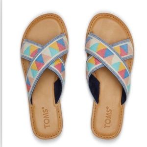 Women’s size 9 Toms Viv Multi Tribal slip on sandal